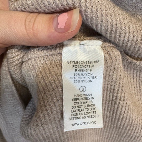 Cyrus Tan Cowl Neck Sweater with Relaxed Fit Women’s Size Small - Picture 6 of 12